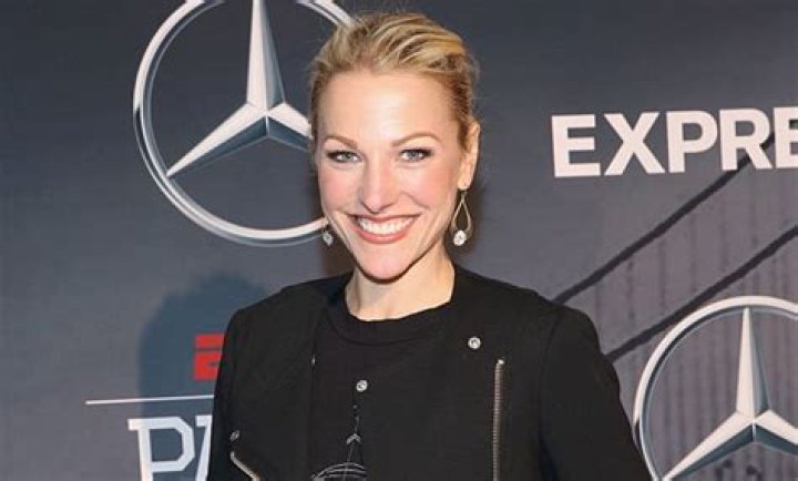 Know About Lindsay Czarniak; ESPN, Husband, Salary, Family, Wedding